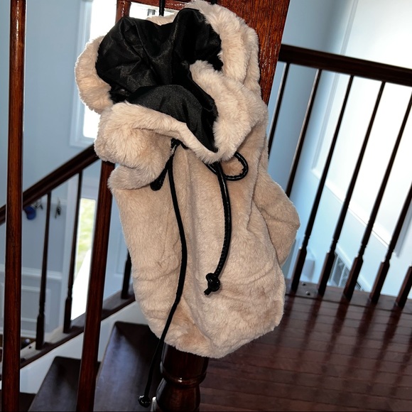 3/$20NWT[Justin&Taylor] Plush drawstring bag - Picture 4 of 4